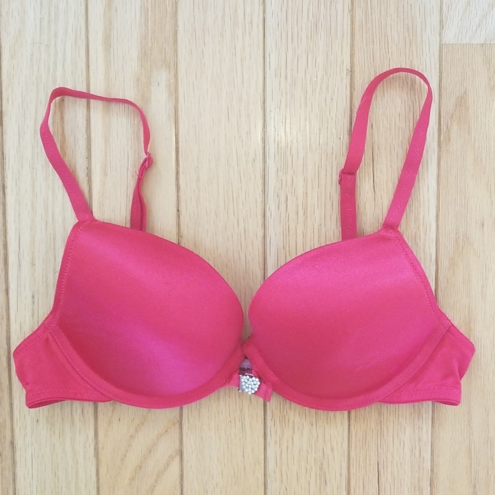 Red Victoria's Secret push-up bra